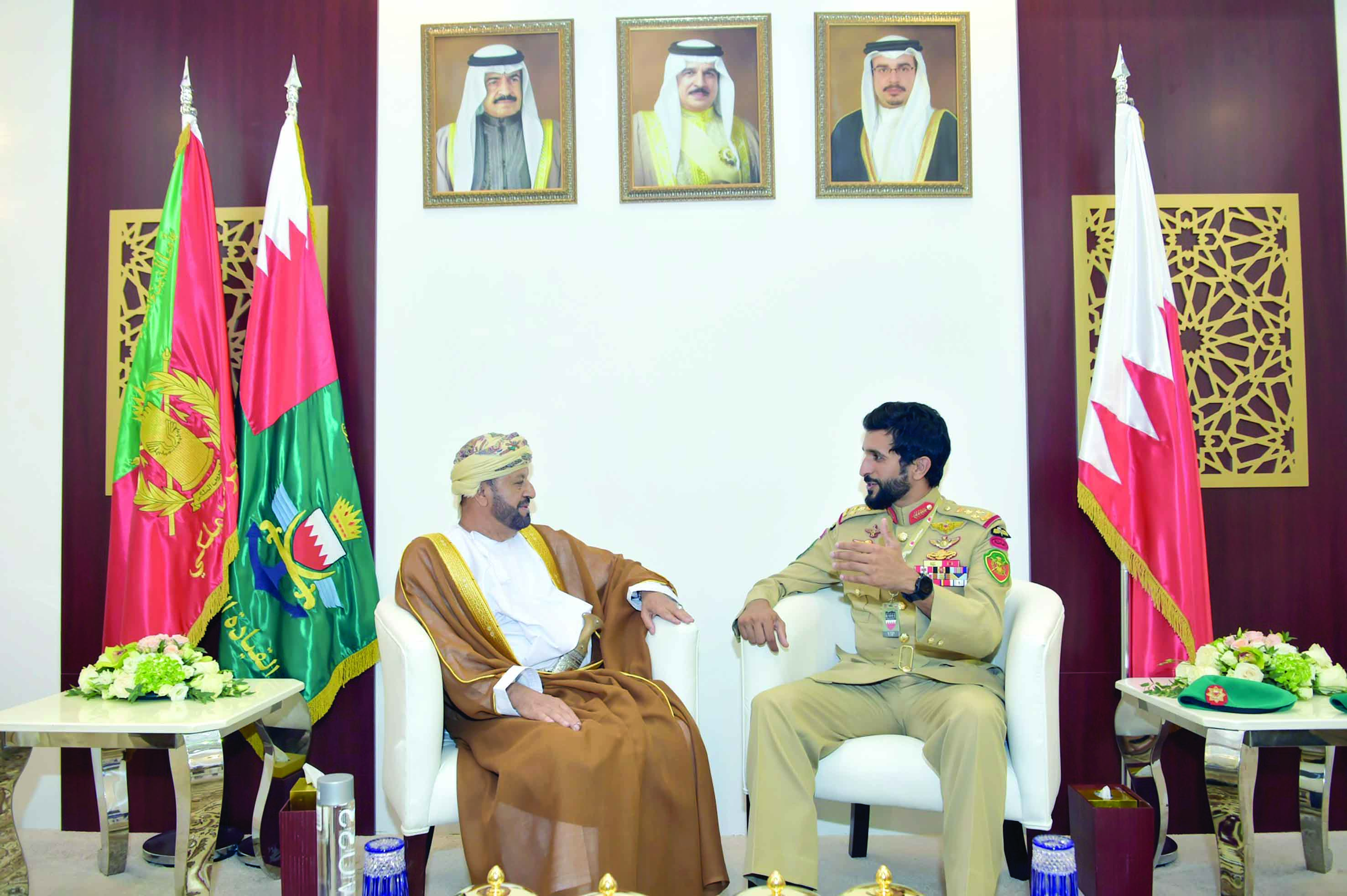 التقى قائد الحرس الملكي والقائد العام لقوة دفاع البحرين

البوسعيدي يشارك في افتتاح معرض البحرين للدفاع