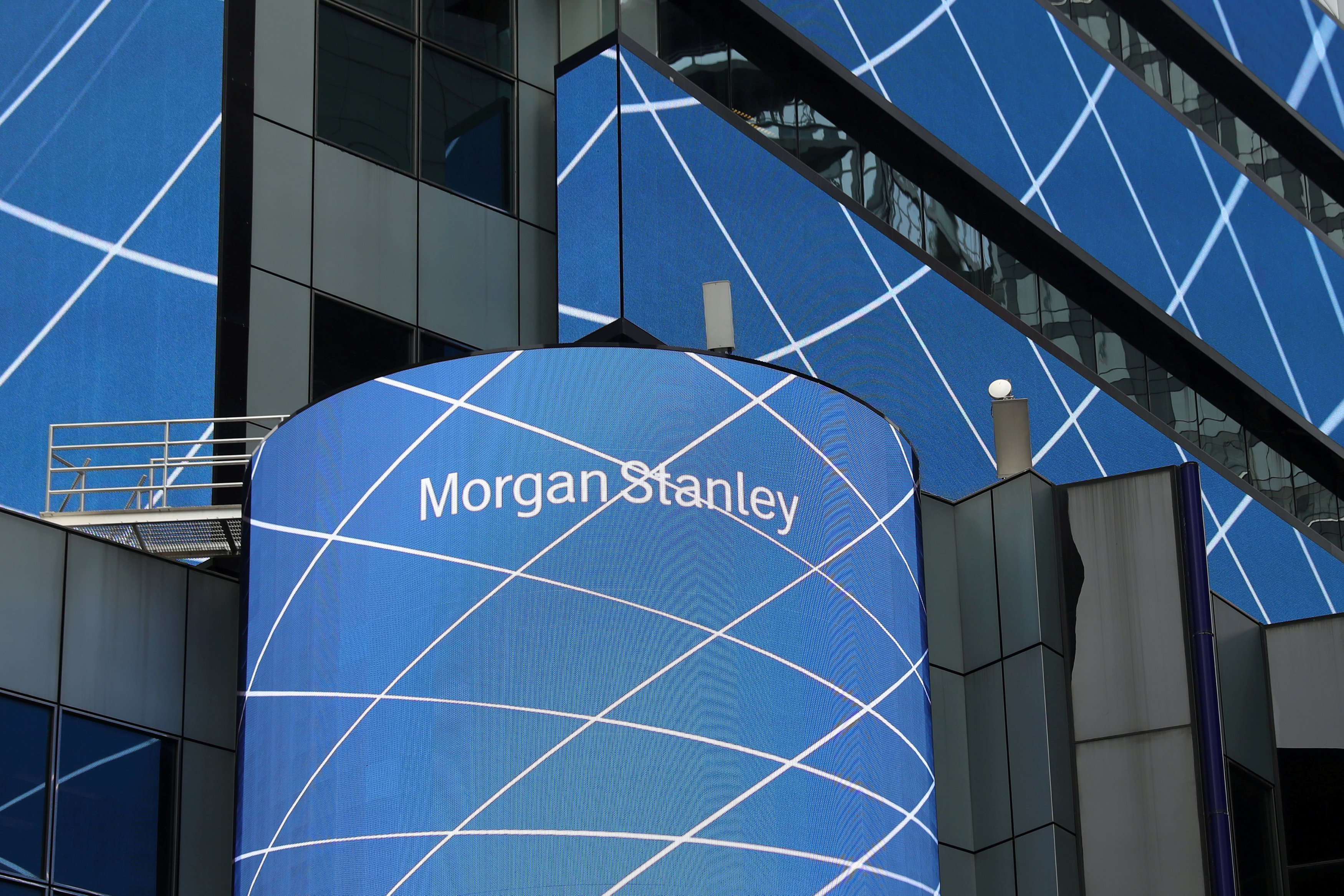 Morgan Stanley smashes profit estimates on strength in wealth management
