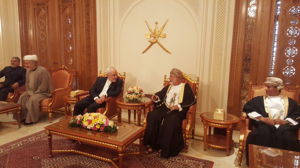 ظريف يشير إلى  تعاون ثلاثي لإيصال الغاز الإيراني عن طريق السلطنة إلى الهند