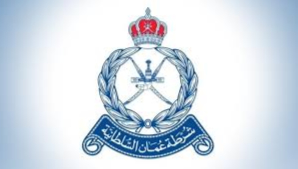الشرطة تكرم مواطناً لتعاونه مع رجال الشرطة