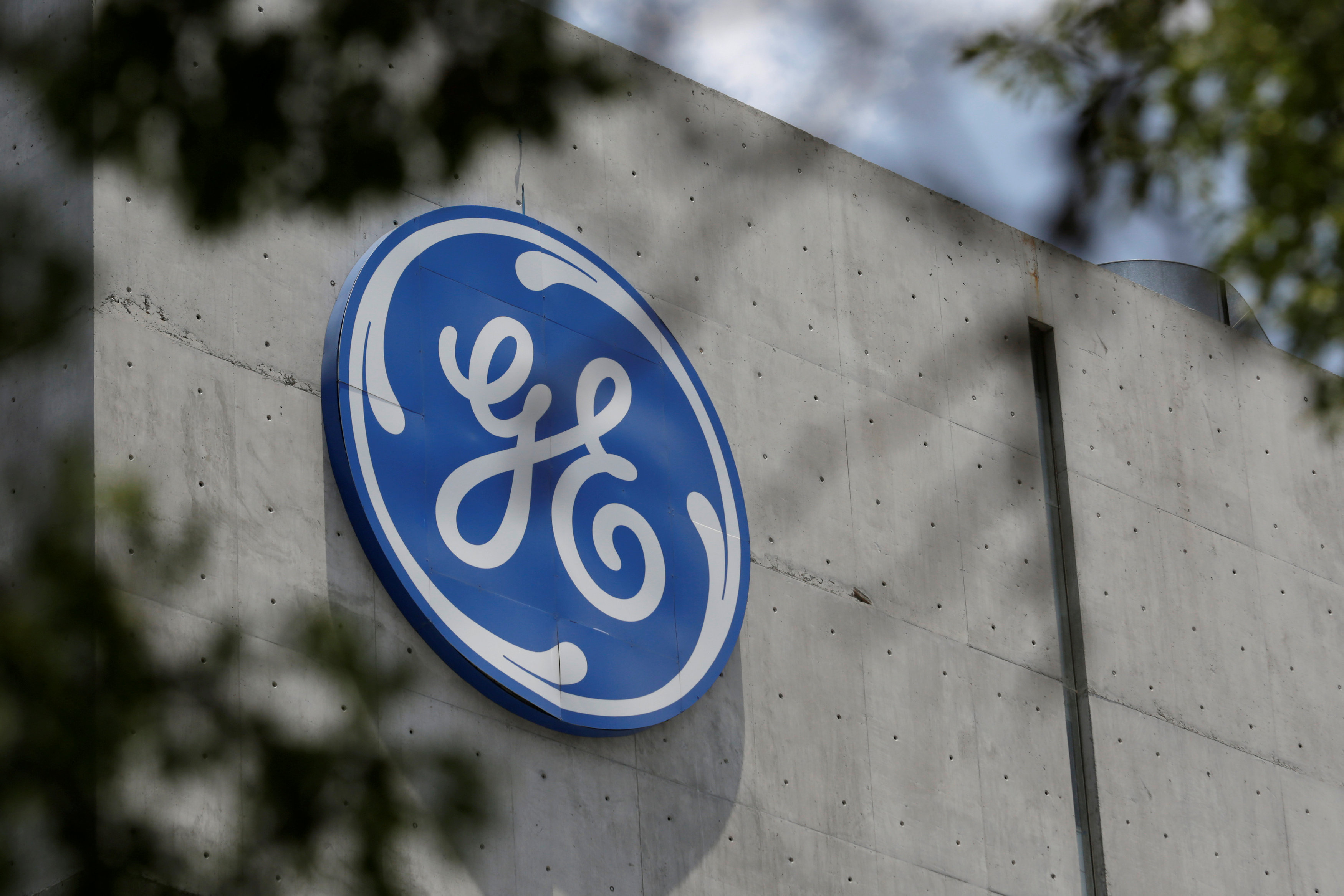 GE vows $20b asset sales, 'sweeping change' as profit falls