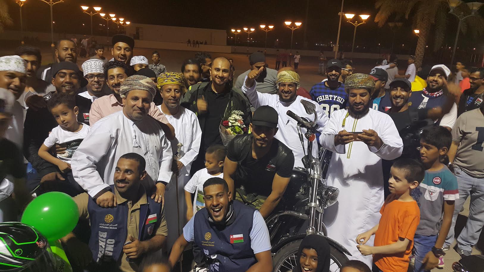 الحنشي يعود للوطن بعد أن زار 26 دولة في 50 يوما على دراجته النارية