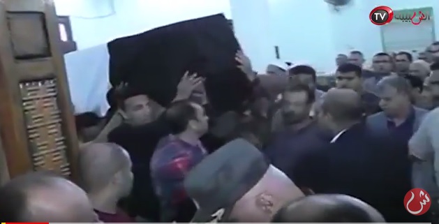 بالفيديو..المئات يشيعون ضحايا هجوم الواحات في مصر