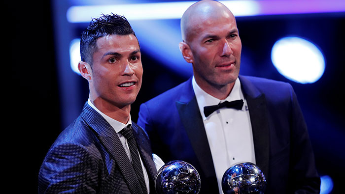 Football: Ronaldo retains FIFA award for world's best player