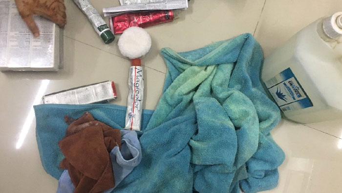 Beauty salon closed down in Oman