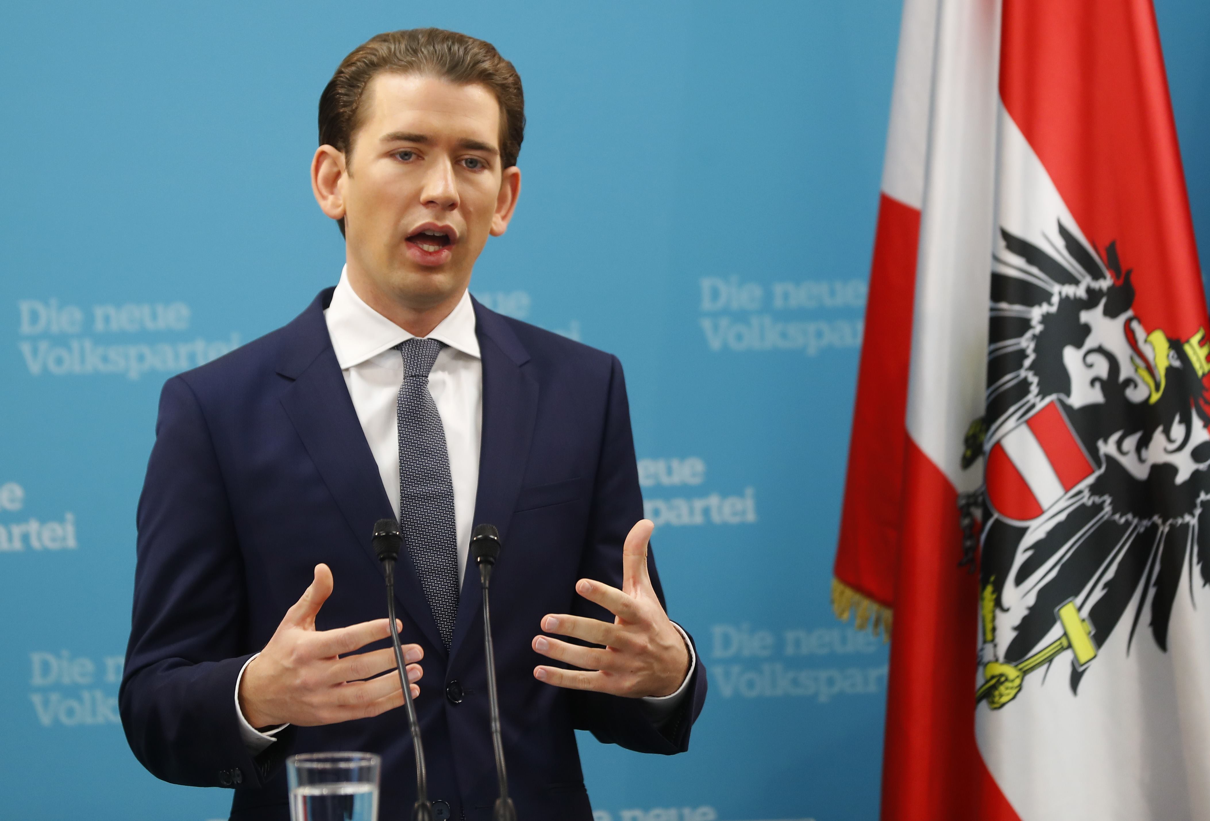 Austrian conservative Kurz plans coalition talks with far right