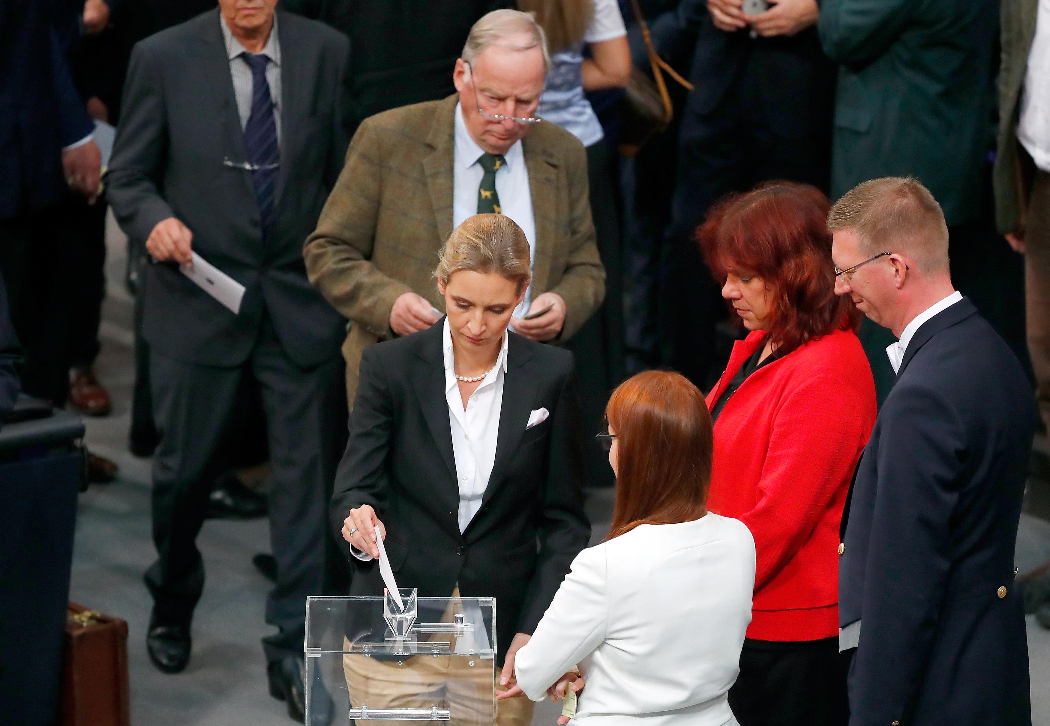 German lawmakers to face down far-right AfD in vote for vice speaker