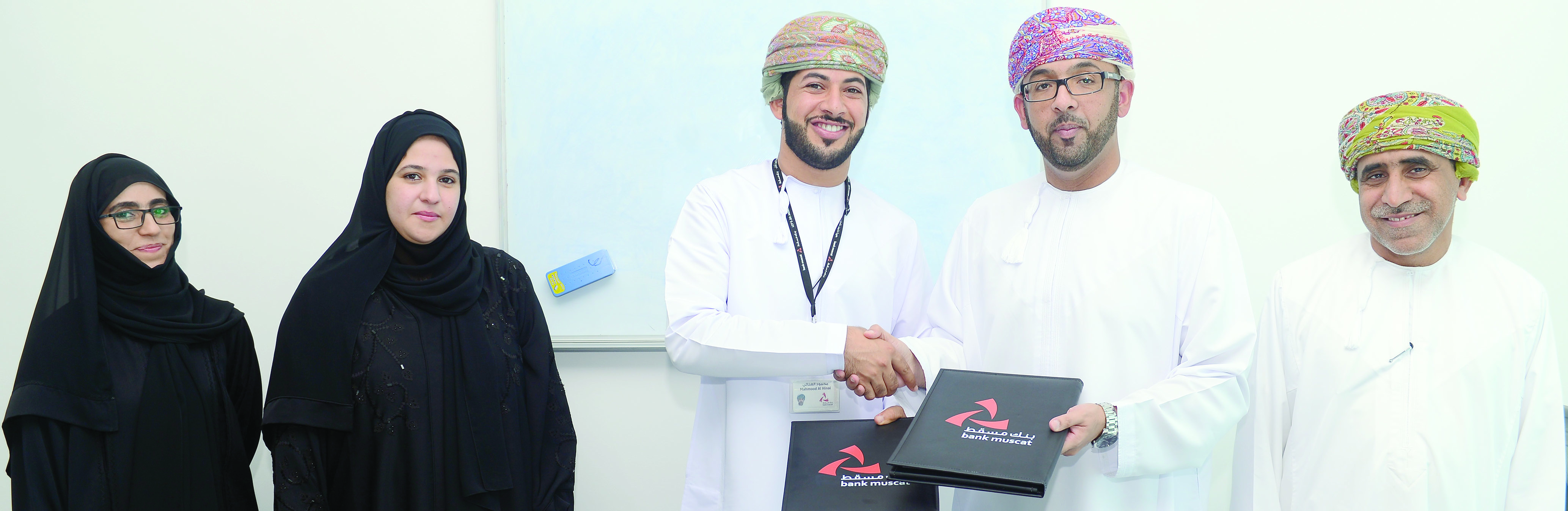 بنك مسقط يدعم «الأمان لتأهيل الأطفال»