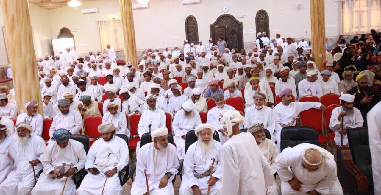 هذه نسبة الشباب والمسنين من التركيبة السكانية في السلطنة