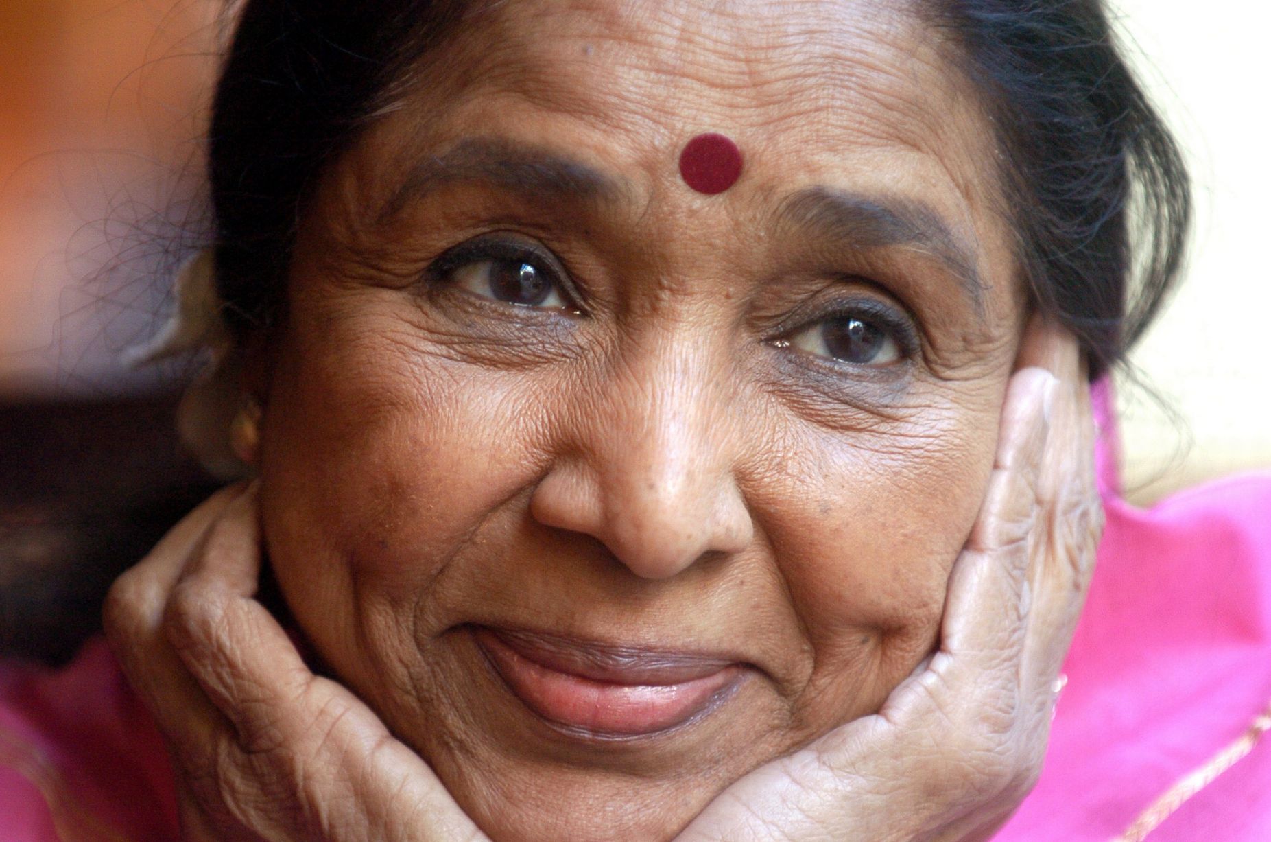 Want my statue to be placed between Presley and MJ: Asha Bhosle