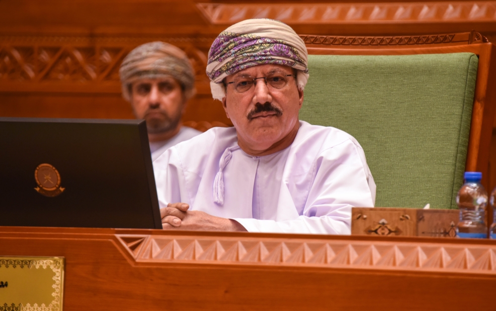 وزير الإسكان يعلق حول التعويضات المالية لمواطني "الباطنة الساحلي"