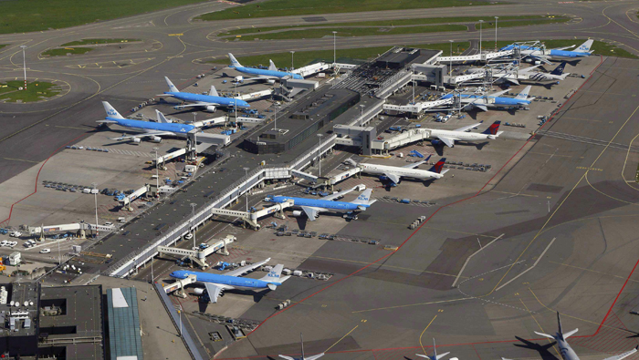 Dutch authorities try to avoid Russian air ban over Schiphol landing ...