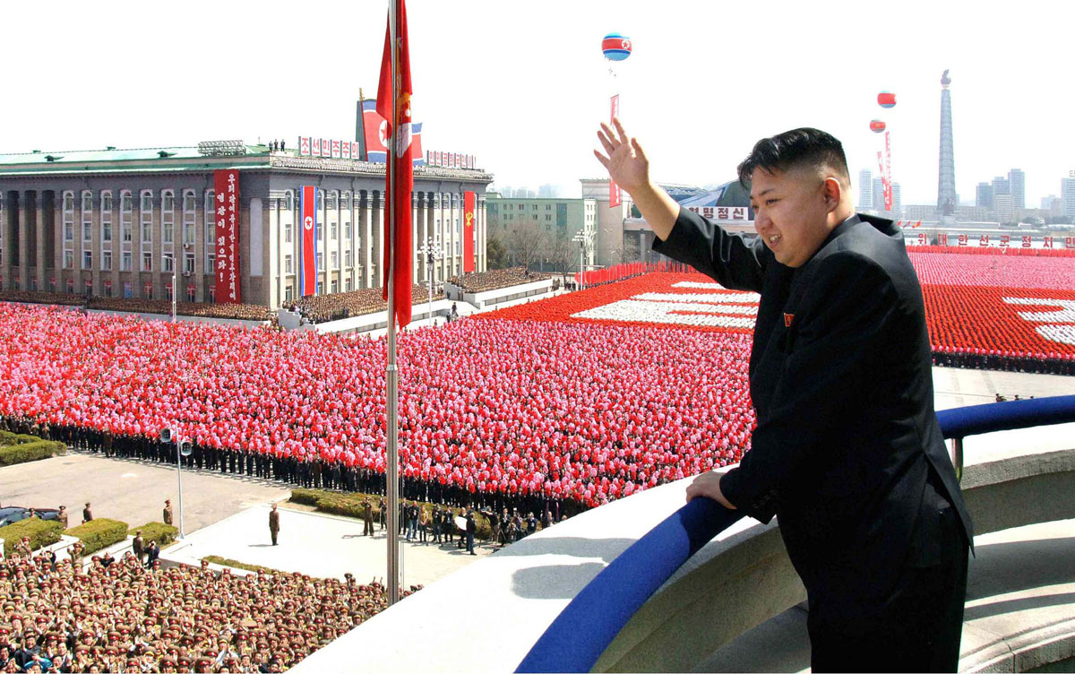 زعيم كوريا الشمالية يشيد بالبرنامج النووي ويرقي أخته