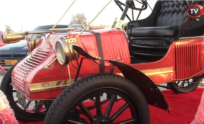 بالفيديو..تعرف على أقدم سيارة كلاسيكية في السلطنة