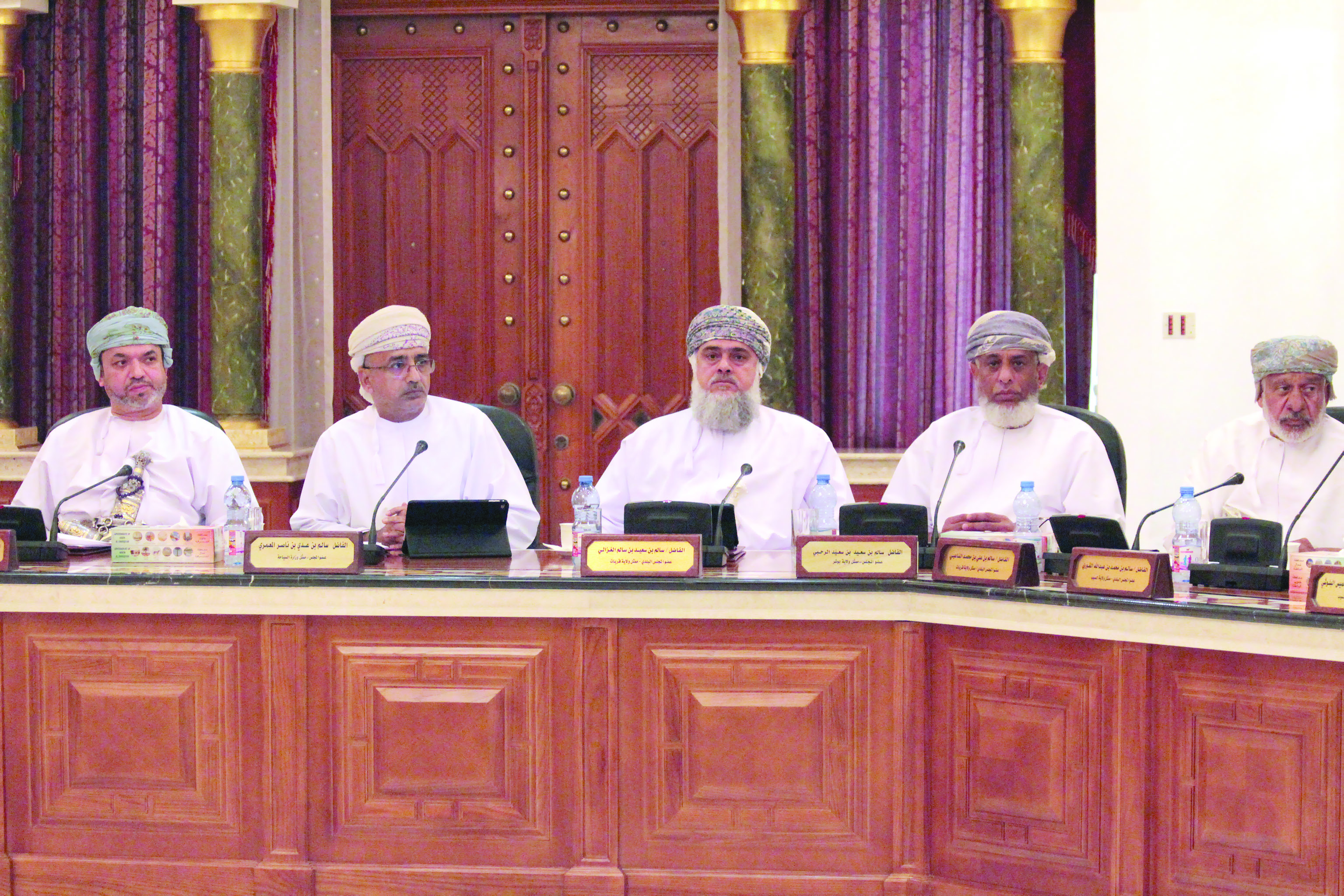 «بلـــدي مسقط» يـوصـي بإنهــاء طلبــات الأراضــي