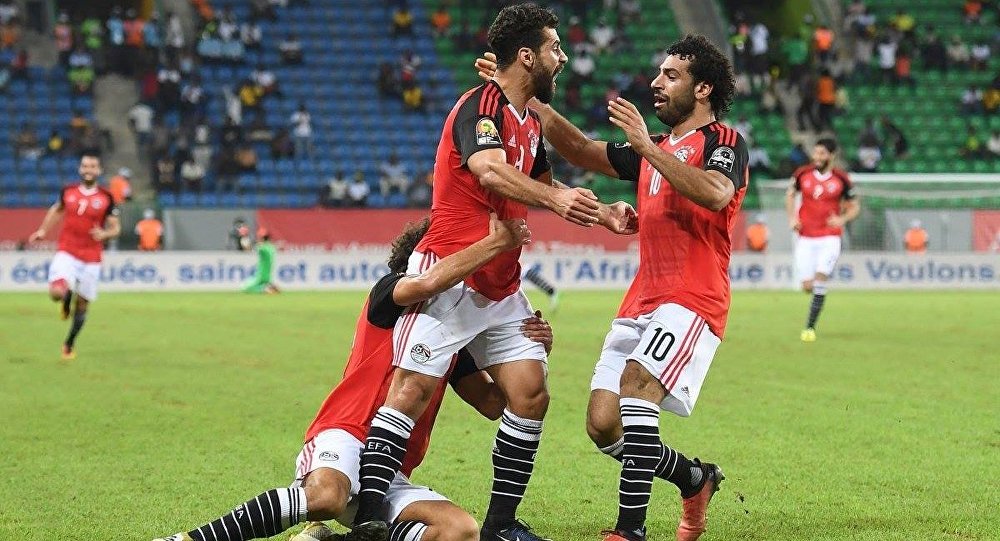 بالفيديو.. ماذا قال السيسي لنجوم المنتخب المصري؟