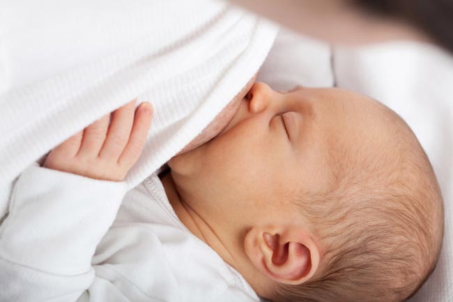 الرضاعة الطبيعية تزيد من الترابط بين الأم وطفلها