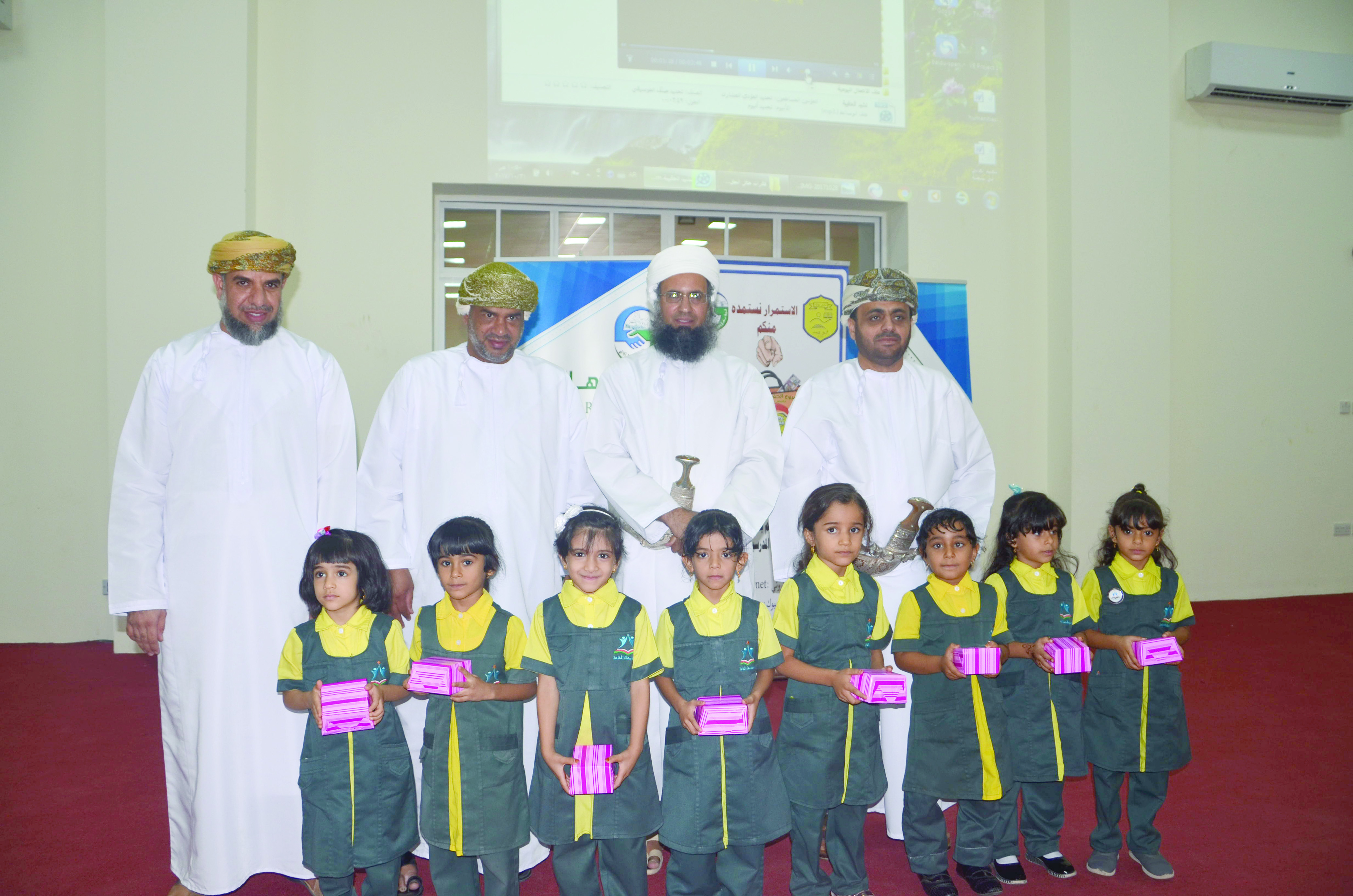 تدشين مشروع الحقيبة المدرسية الثامن ببهلاء