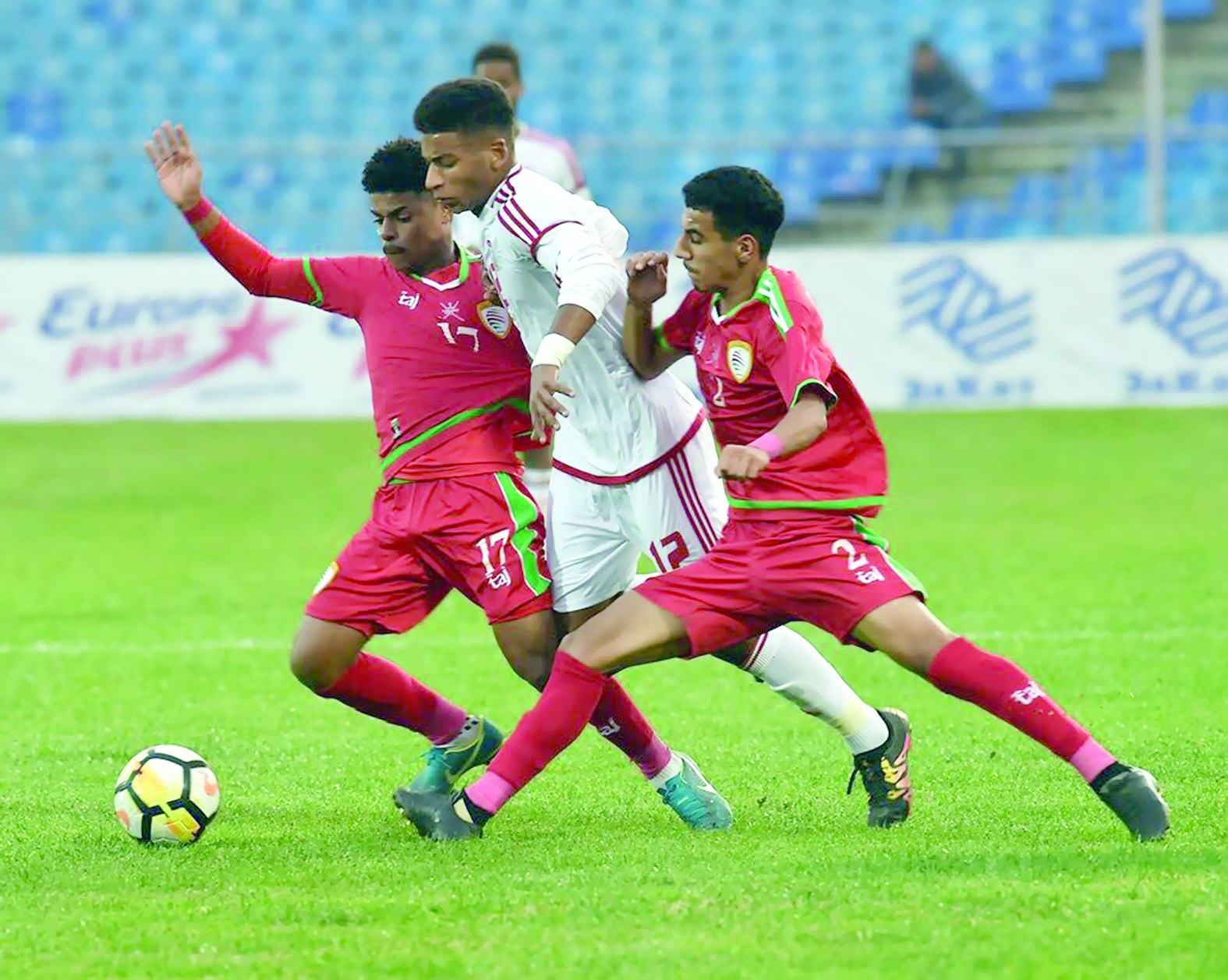 «أحمر الشباب» يبحث عن التعويض أمام «المستضيف»
