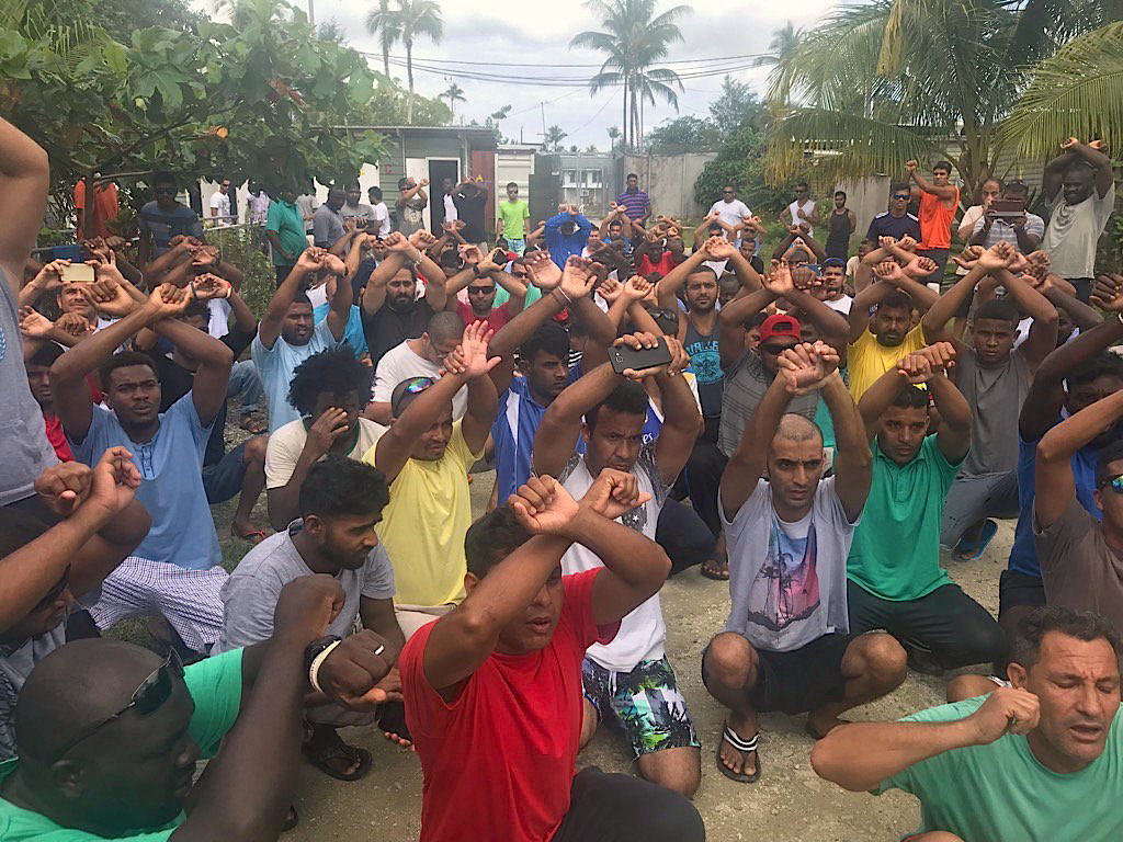 Asylum seekers refuse to leave Papua New Guinea camp despite loss of power, water