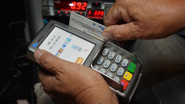 6 مخالفات في استخدام البطاقات البنكية تصل عقوبتها للسجن والغرامة