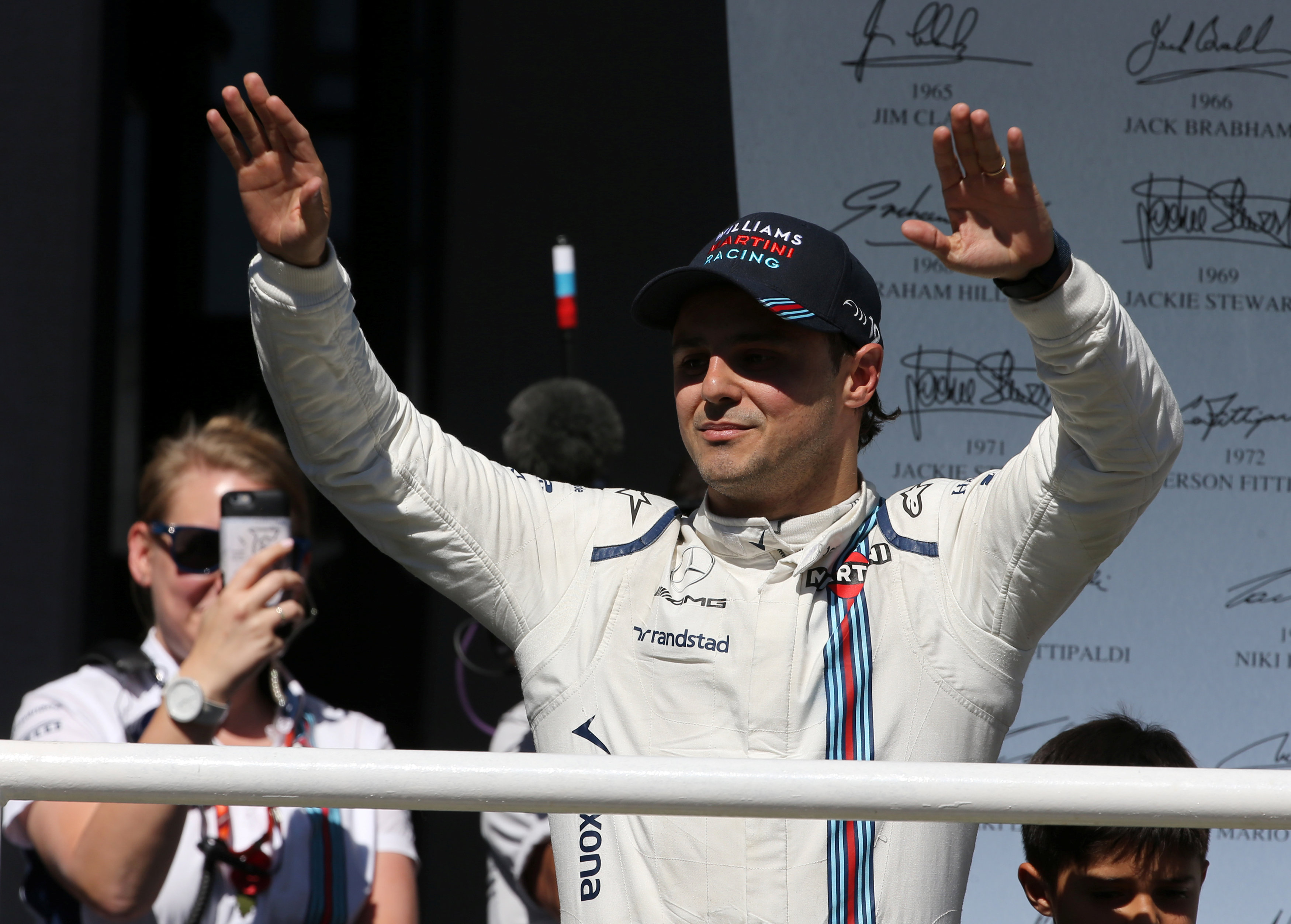 F1: Massa says farewell to Brazilian fans from the podium