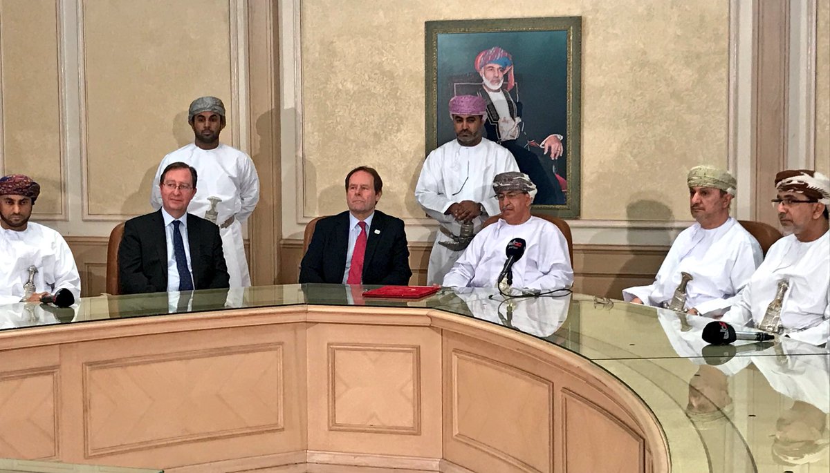 اتفاقية بإسناد مشروعي مستشفى السويق وخصب الجديد