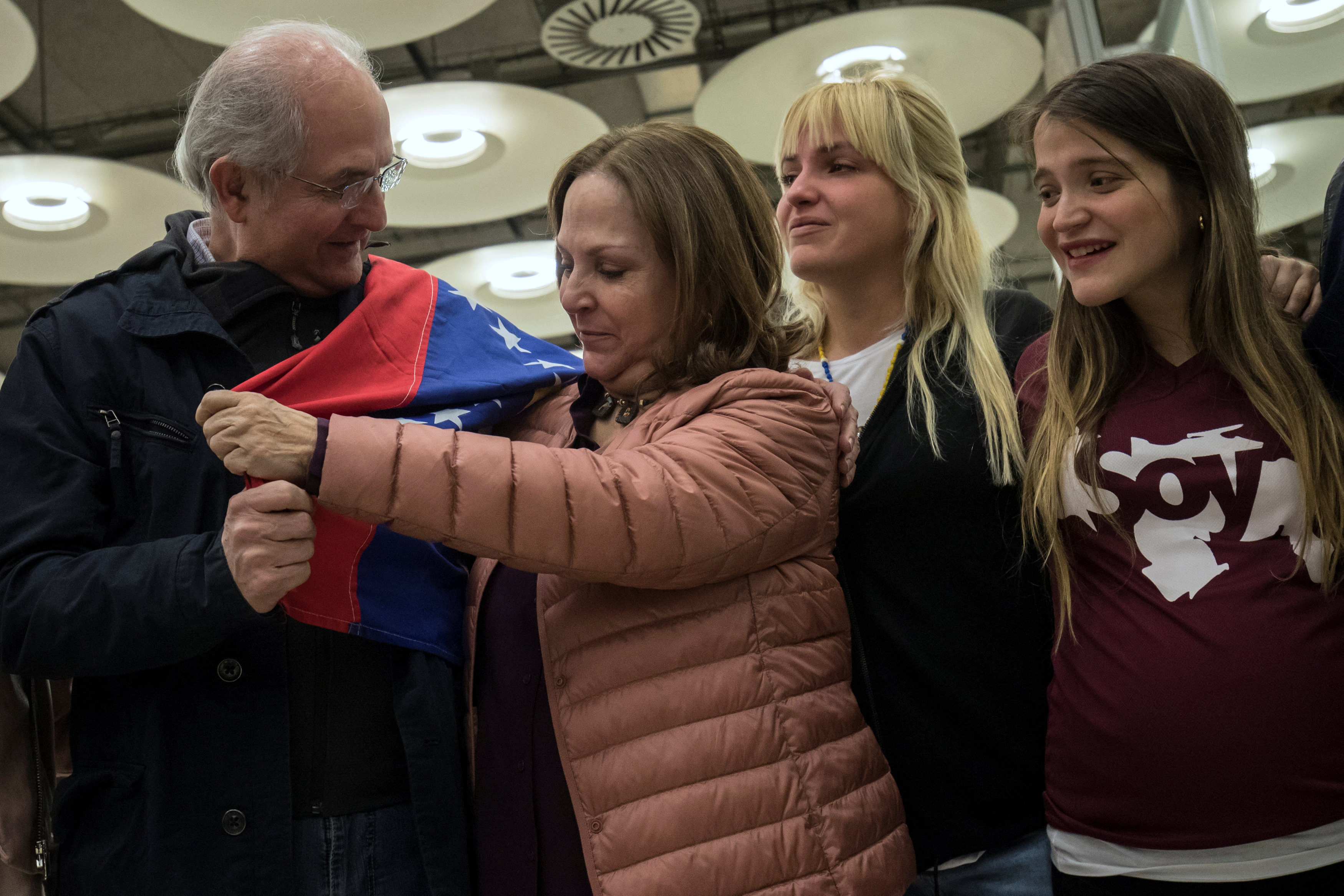 Veteran Venezuelan opposition leader Antonio Ledezma flees to Spain
