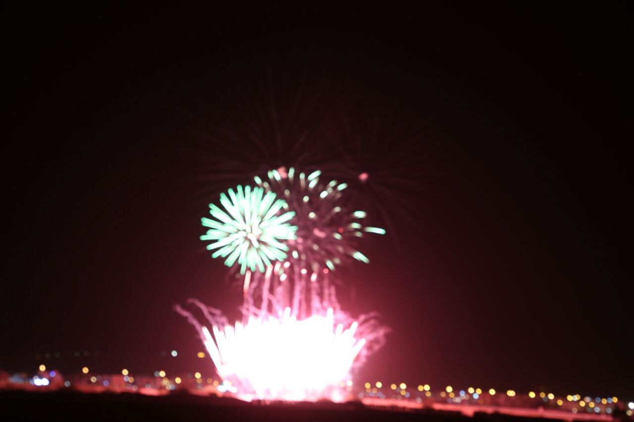 الألعاب النارية تزين سماء السلطنة ابتهاجا بالعيد الوطني