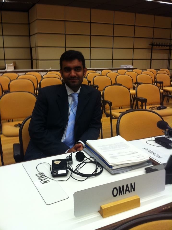 "الفارسي" أول عماني يدرس القانون النووي