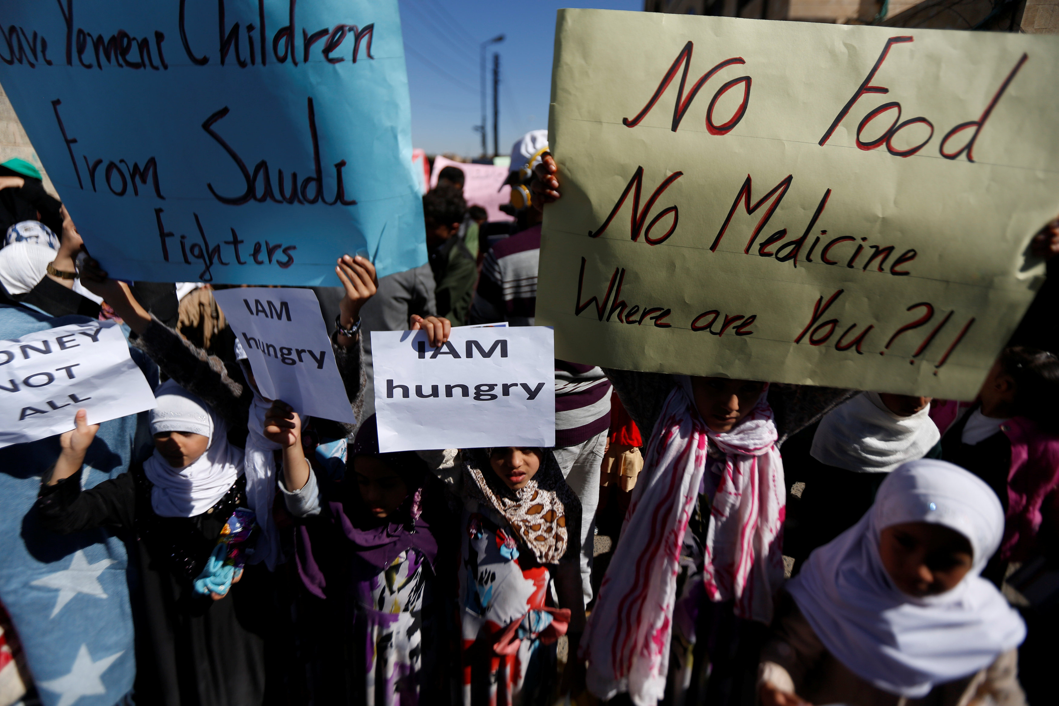 In pictures: Yemeni children protest outside U.N. office in Sanaa