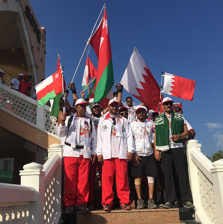 فريق "هايكنج عُمان" ووزارة السياحة ينظمان فعالية مشي وطنية