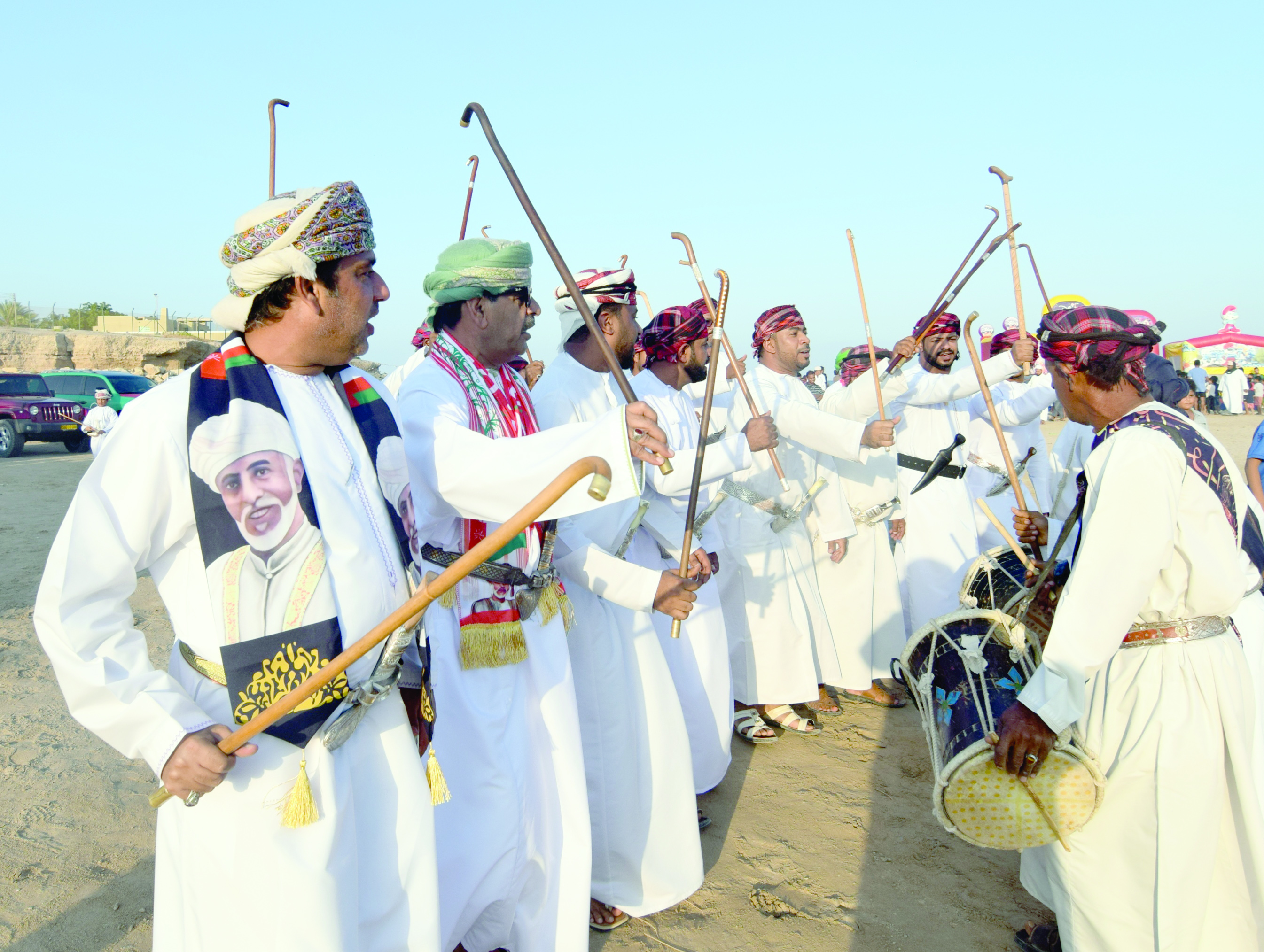 صور تحتفل بالعيد الوطني على شاطئ نعمة