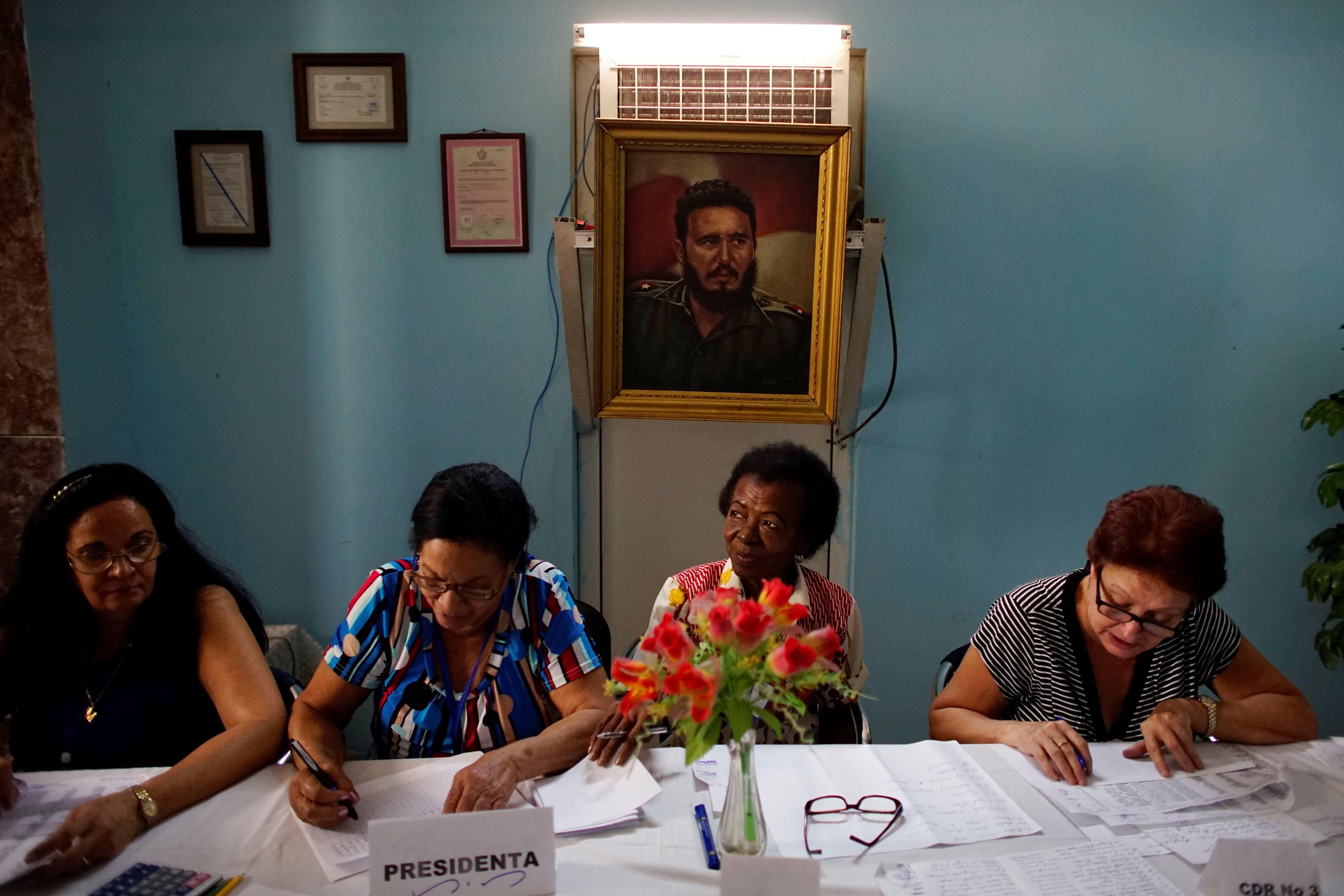 Cubans vote in municipal elections with eye to leadership change