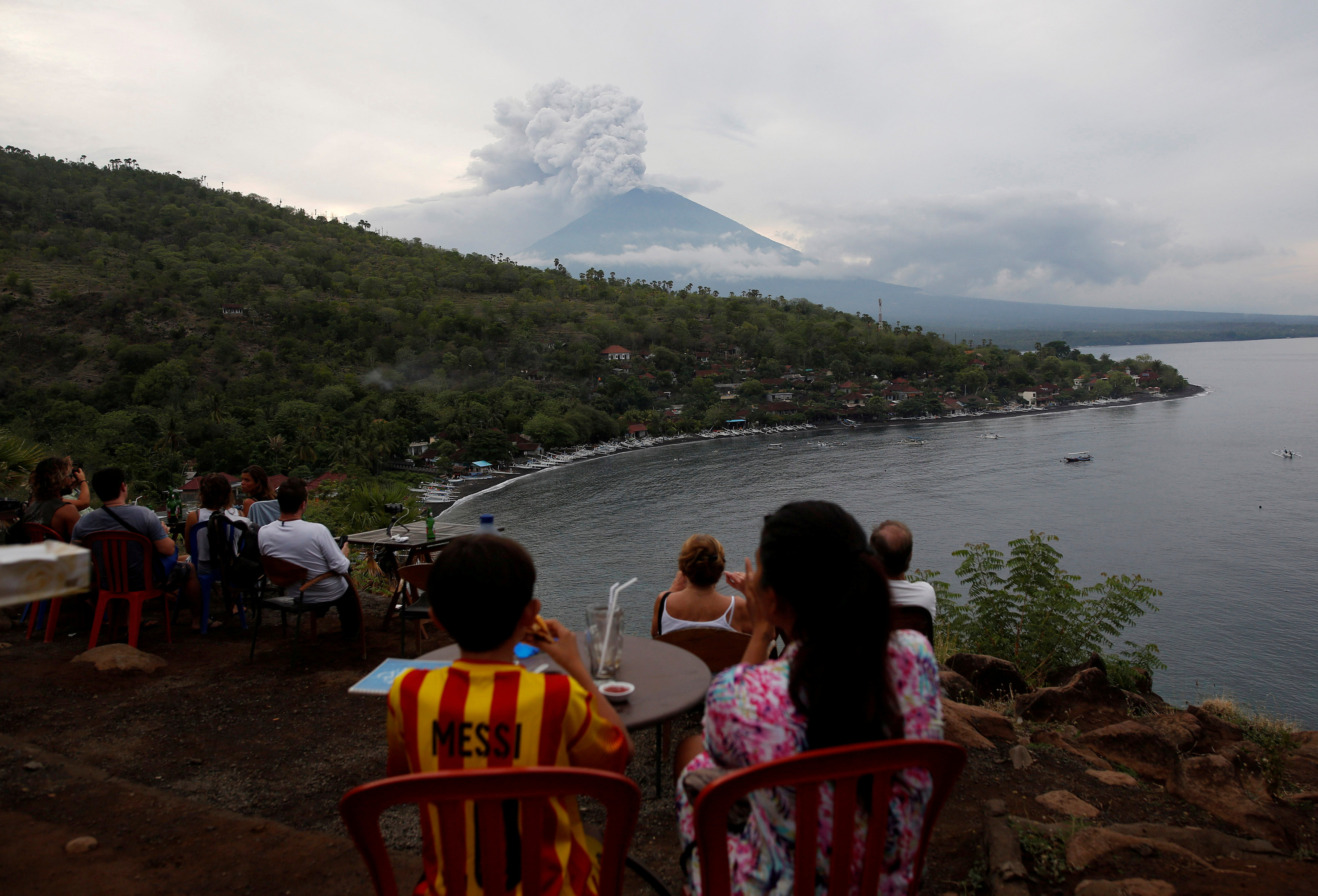 Bali paradise turns to tourist nightmare as volcano rumbles