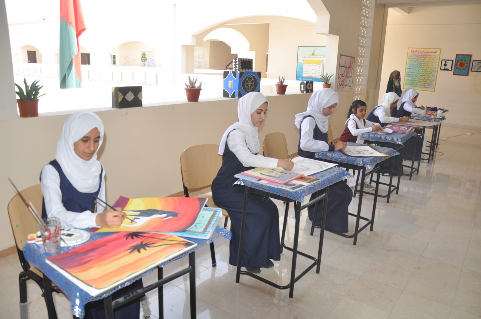 صدق أولا.. الذكور في السلطنة أكثر عدداً بينما الإناث الأكثر تفوقاً