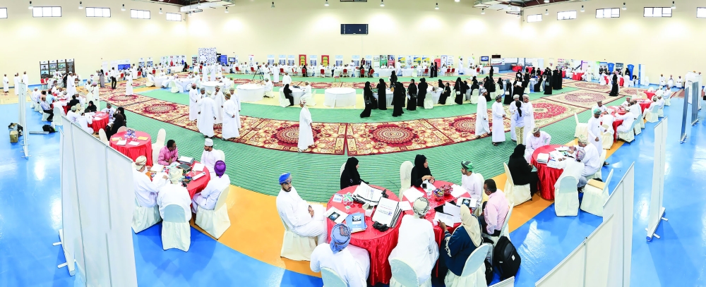 هل تزداد أعداد الباحثين عن عمل في السلطنة أم تتناقص؟