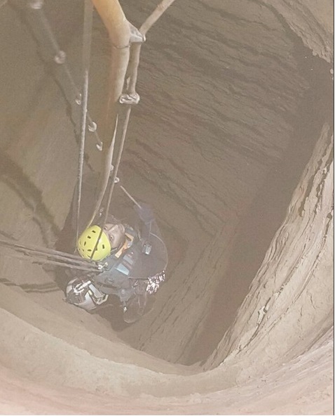 إنقاذ قط سقط في بئر جنوب الباطنة