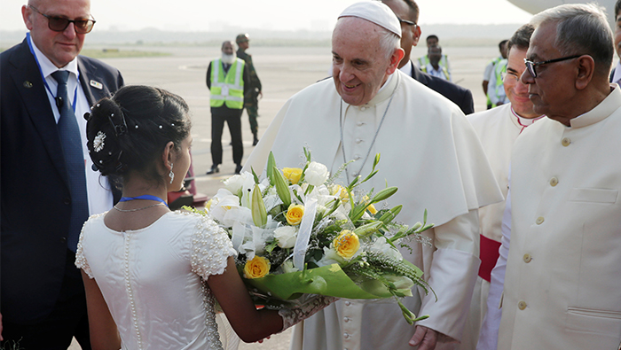 Pope lands in Bangladesh, to meet Rohingya group on Friday