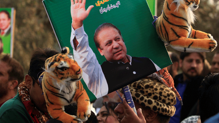 Sharif meets PML-N leaders to counter 'groupings' within party