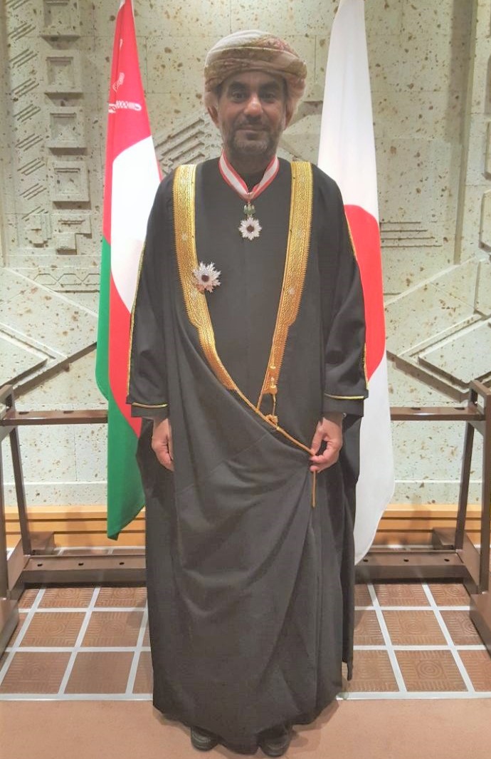 الإسماعيلي يتسلم وسام "الشمس المشرقة" من  إمبراطور اليابان