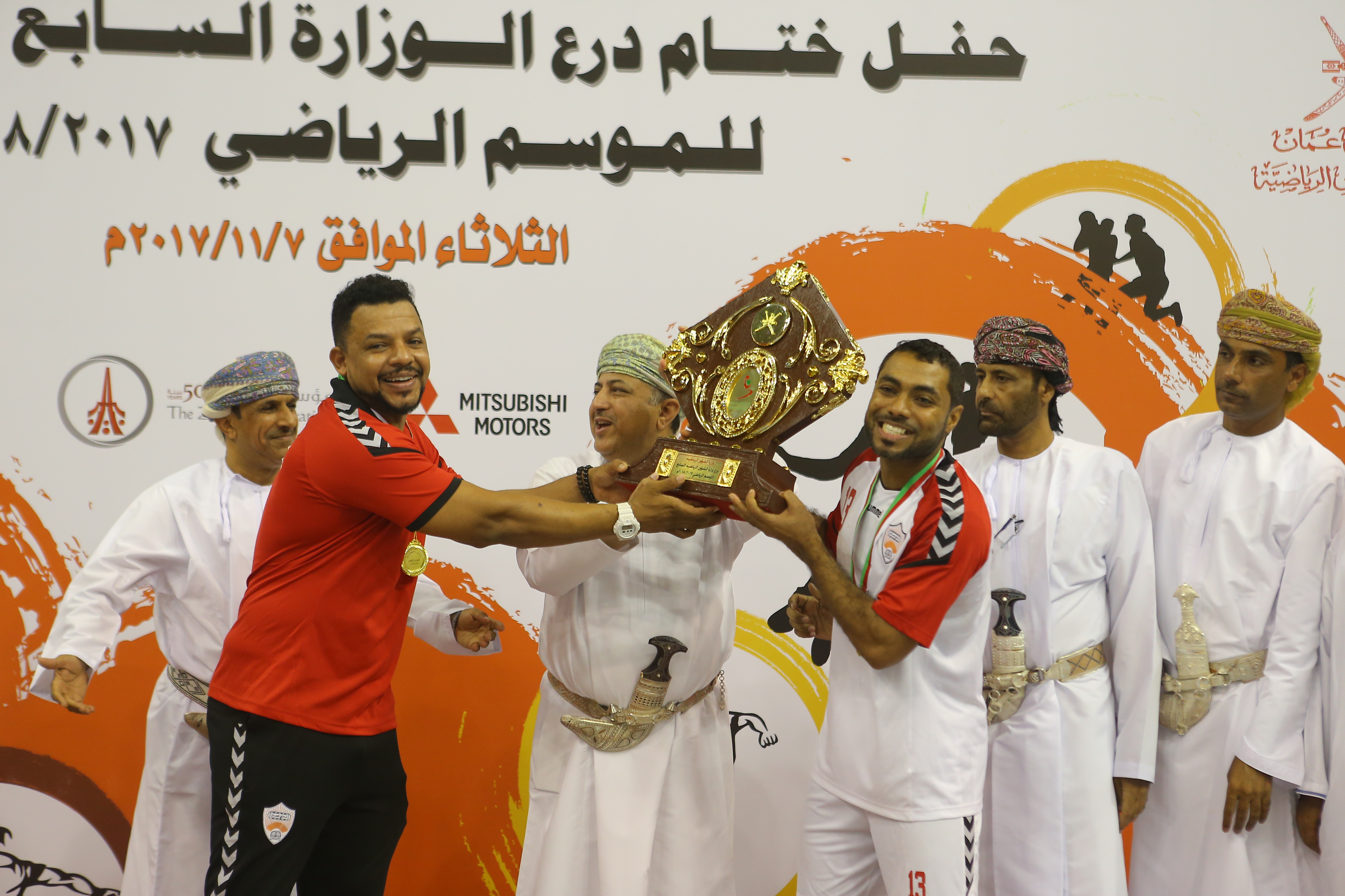 نادي عمان يظفر بلقب درع الوزارة لكرة اليد للمرة الأولى في تاريخه