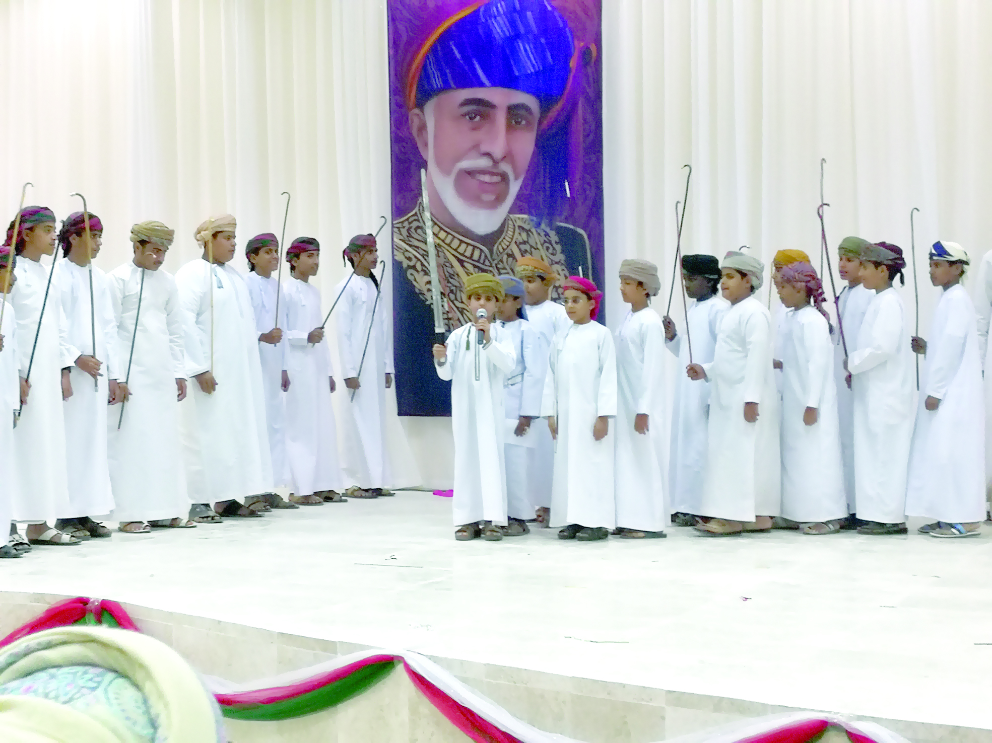مدارس العامرات تحتفل بالعيد الوطني