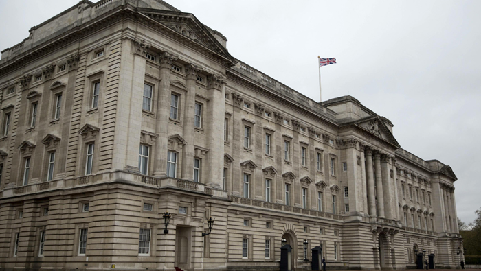 Man arrested trying to climb wall at UK's Buckingham Palace