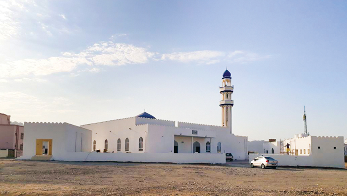 Small efforts help build big Amerat mosque