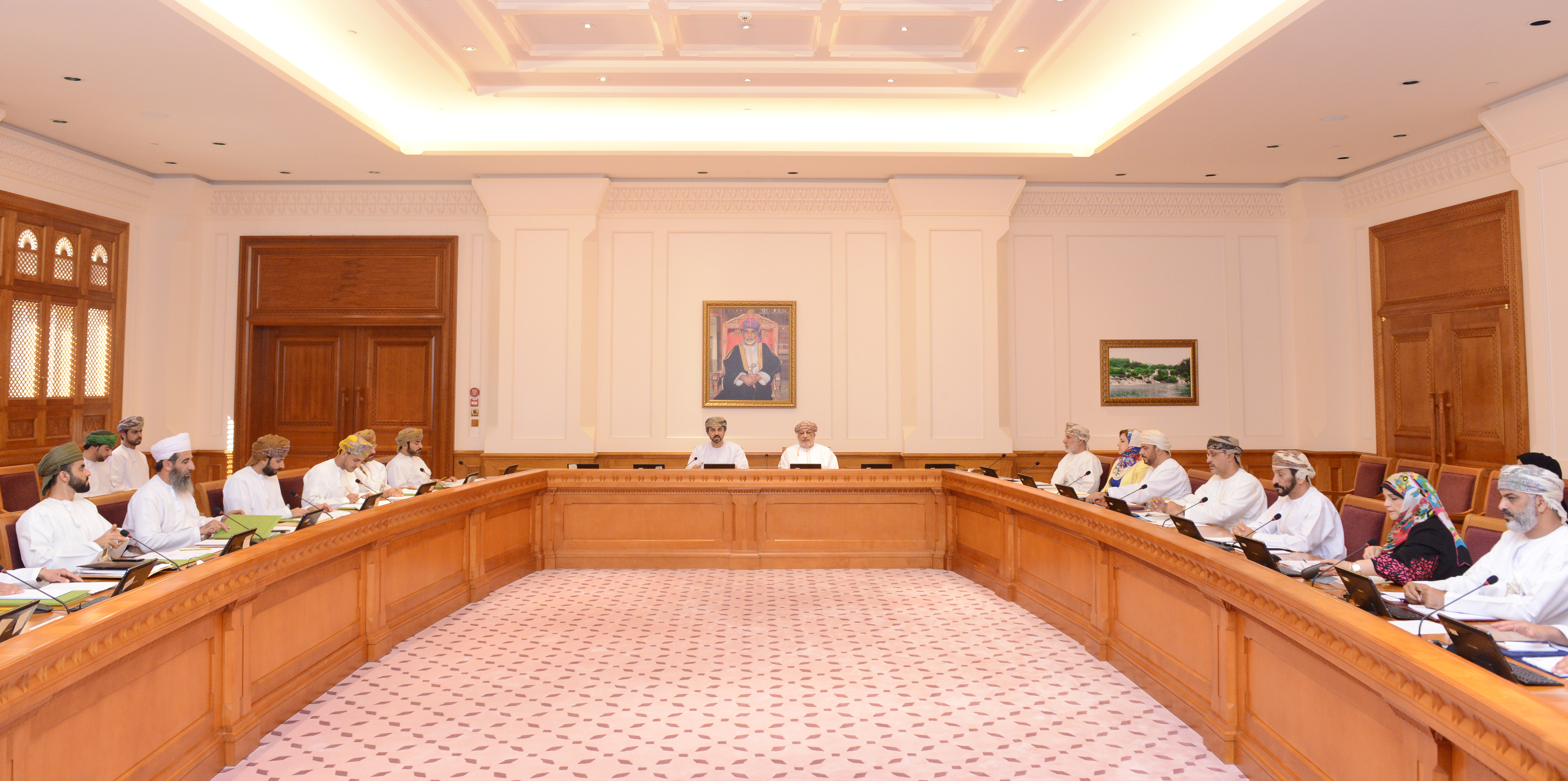 اللقاء المشترك لمكتبي الدولة والشورى يقر آلية تمثيل السلطنة في المحافل الدولية والإقليمية