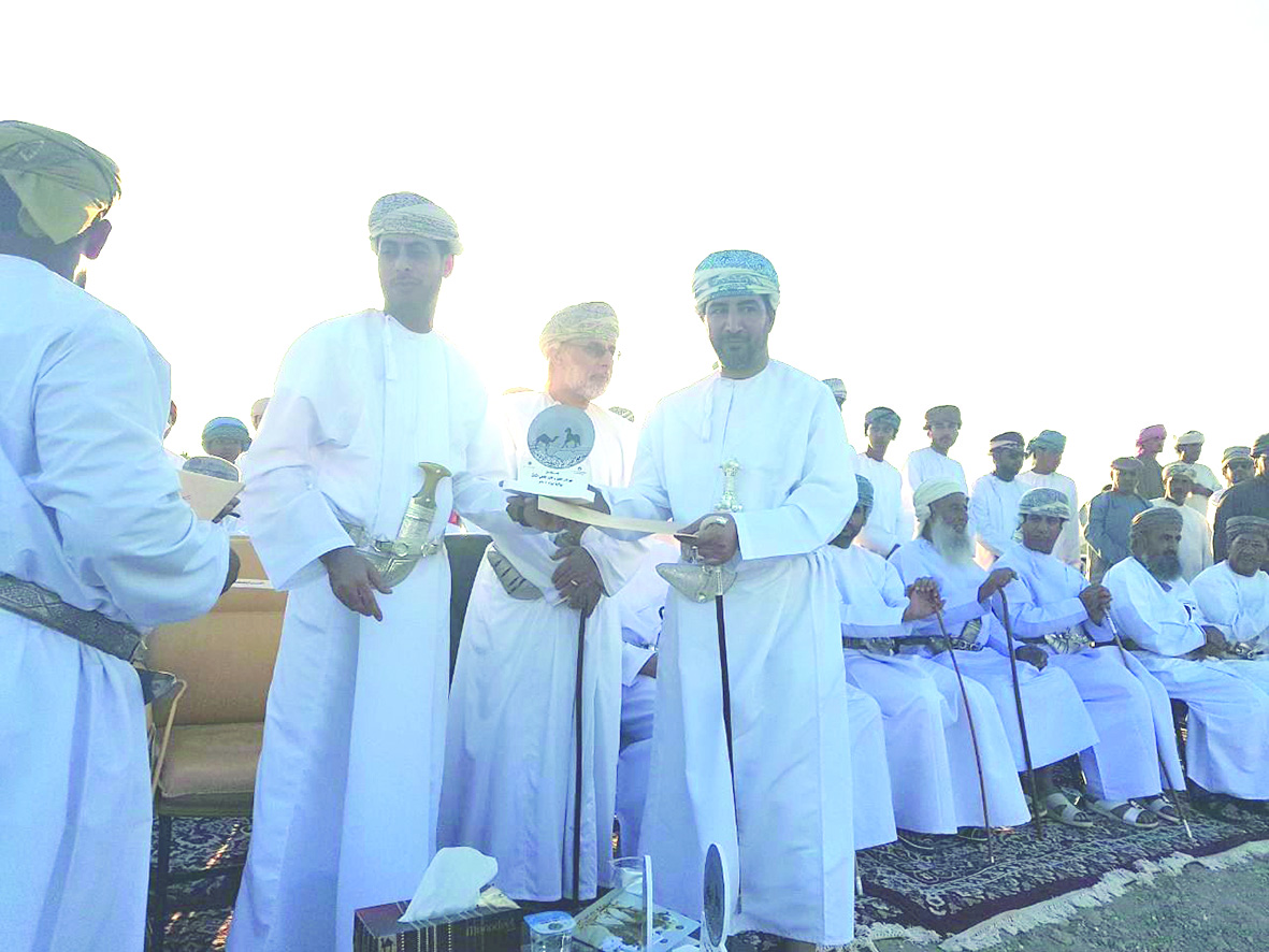 «صحار الإسلامي» يرعى «مهرجان الخيل» في إبراء