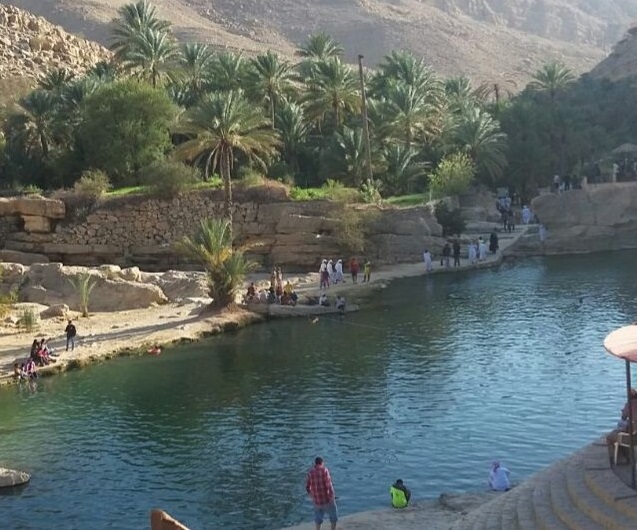 إنقاذ شخص من الغرق في وادي بني خالد