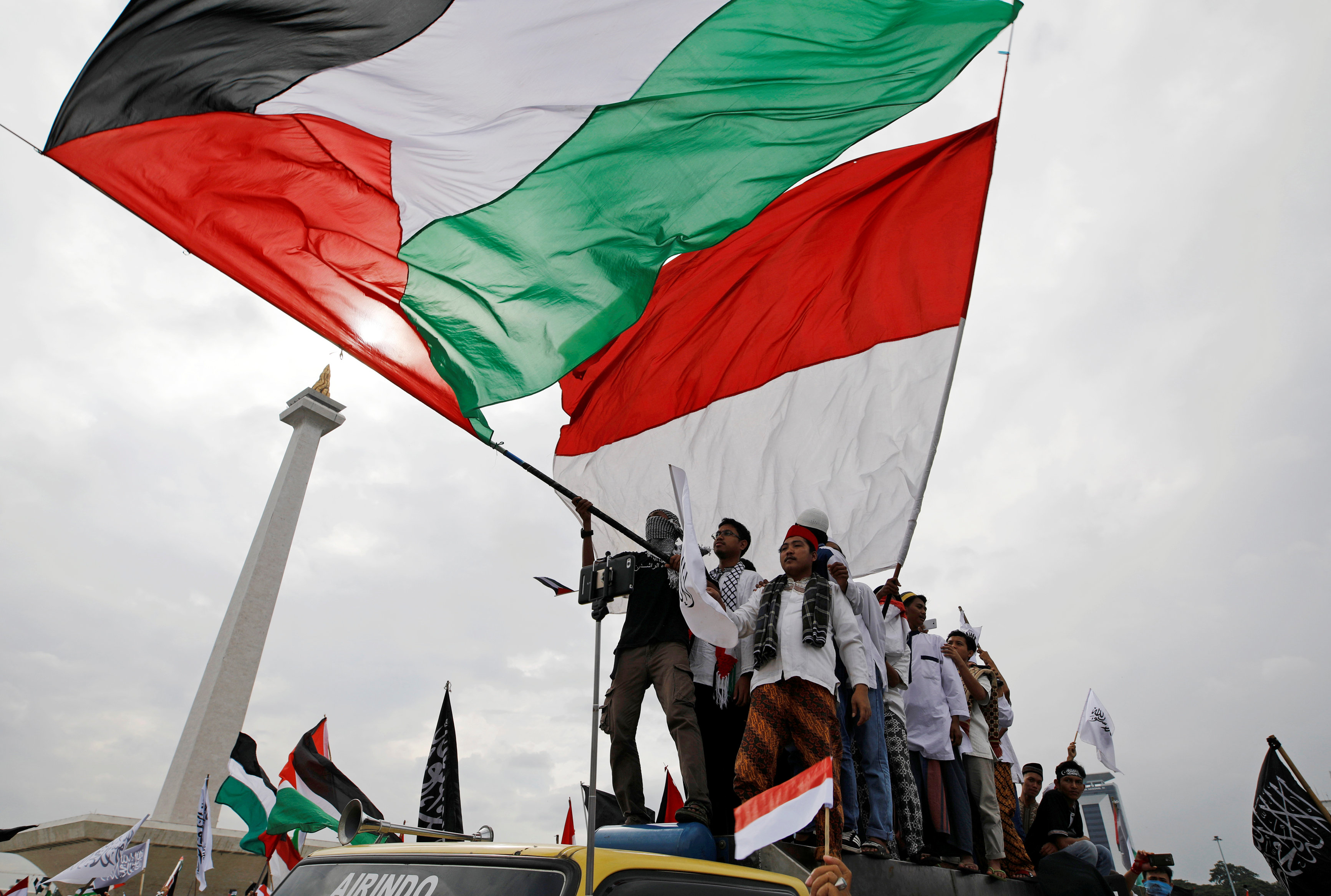 Tens of thousands march in Indonesia to support Palestinans