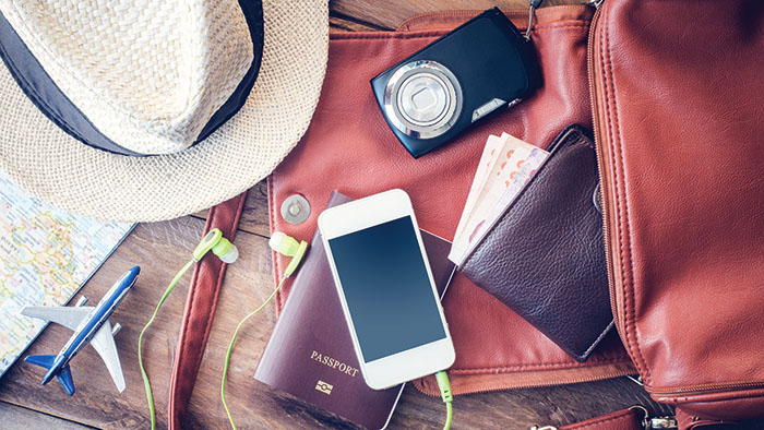 5 ways to ease holiday travel stress with your phone